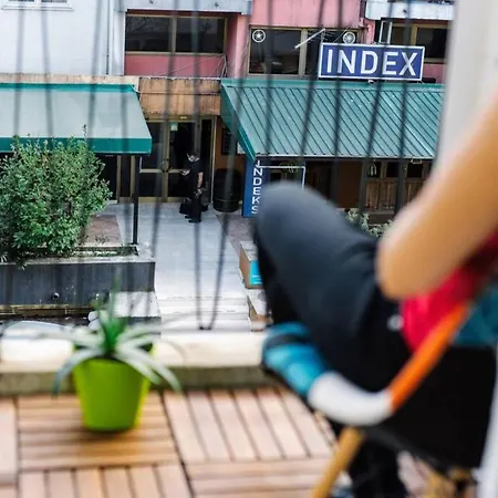 Millennium Bridge Cozy Location * 波德戈里察