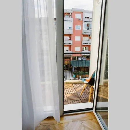 Millennium Bridge Cozy Location *