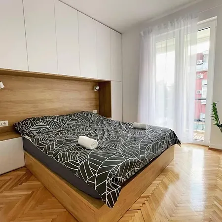 Millennium Bridge Cozy Location Apartment