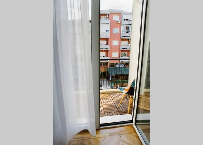 Millennium Bridge Cozy Location *